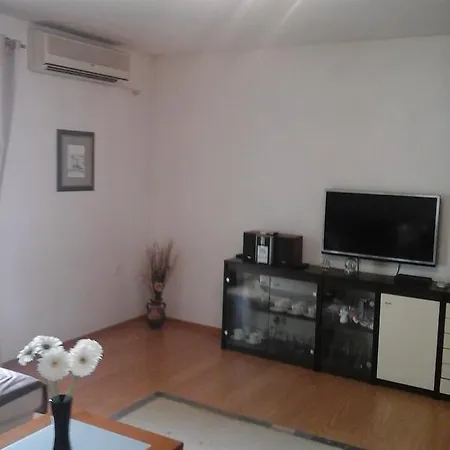 Deny Apartman *