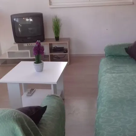 Deny Apartman *