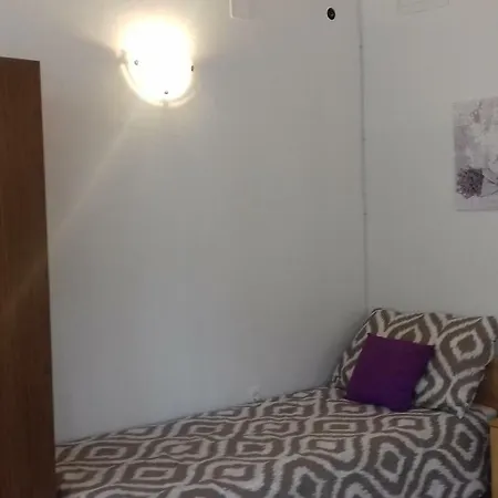 Deny Zára