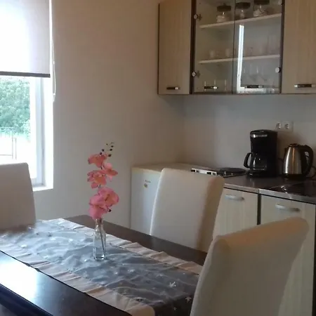 Deny Apartman